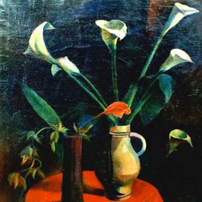 Blumenstillleben mit Kallas auf rotem Tischtuch