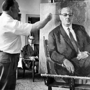 Porträtsitzung mit Bundesaußenminister a. D. Dr. Heinrich von Brentano im Jahr 1963